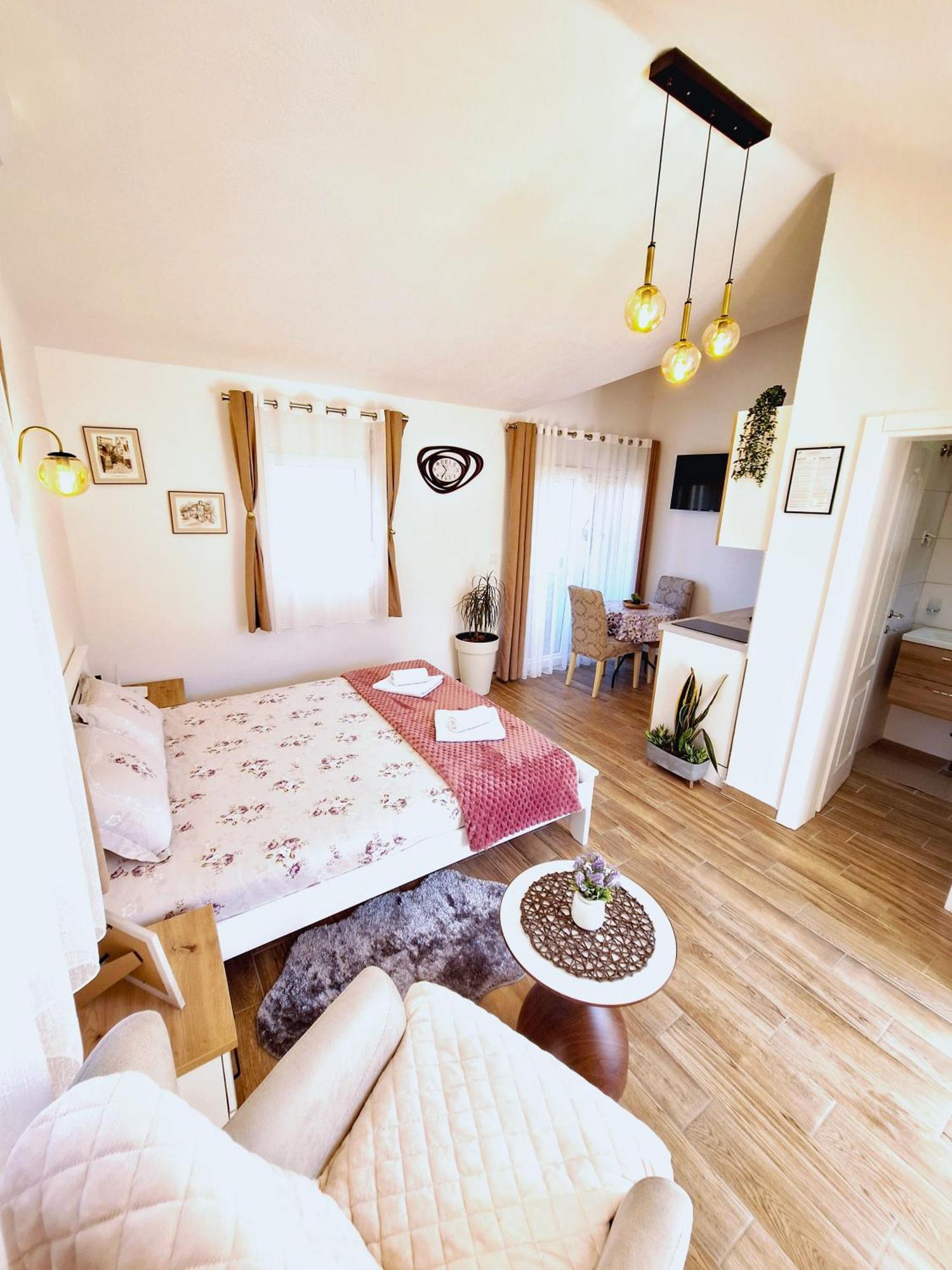Sunny Side Apartments Rijeka Crnojevića Екстериор снимка